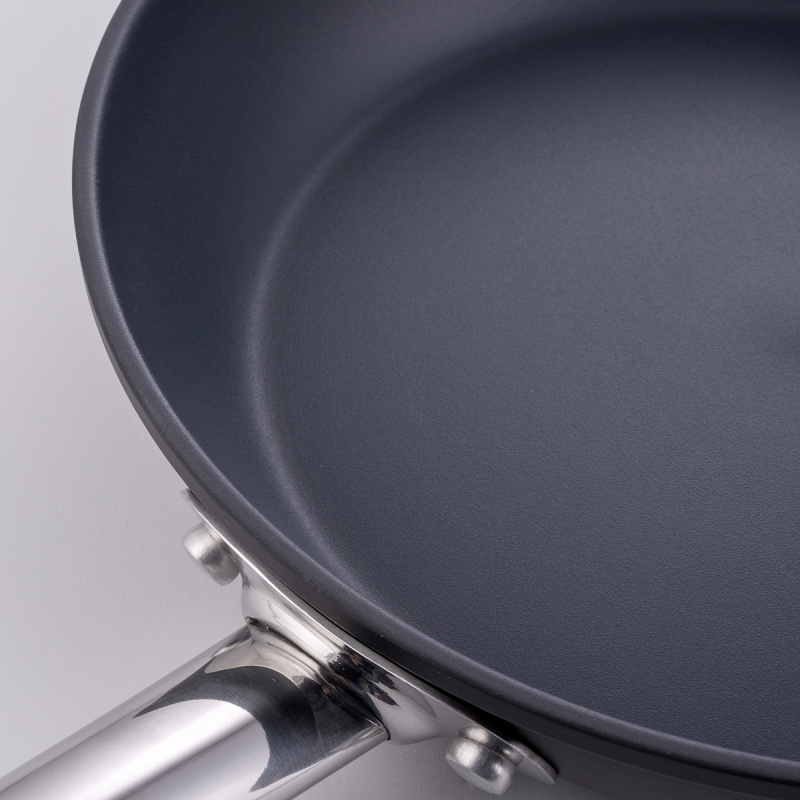 Ponev s titanovo prevleko Ø 28 cm - Saturn Terra Lunasol