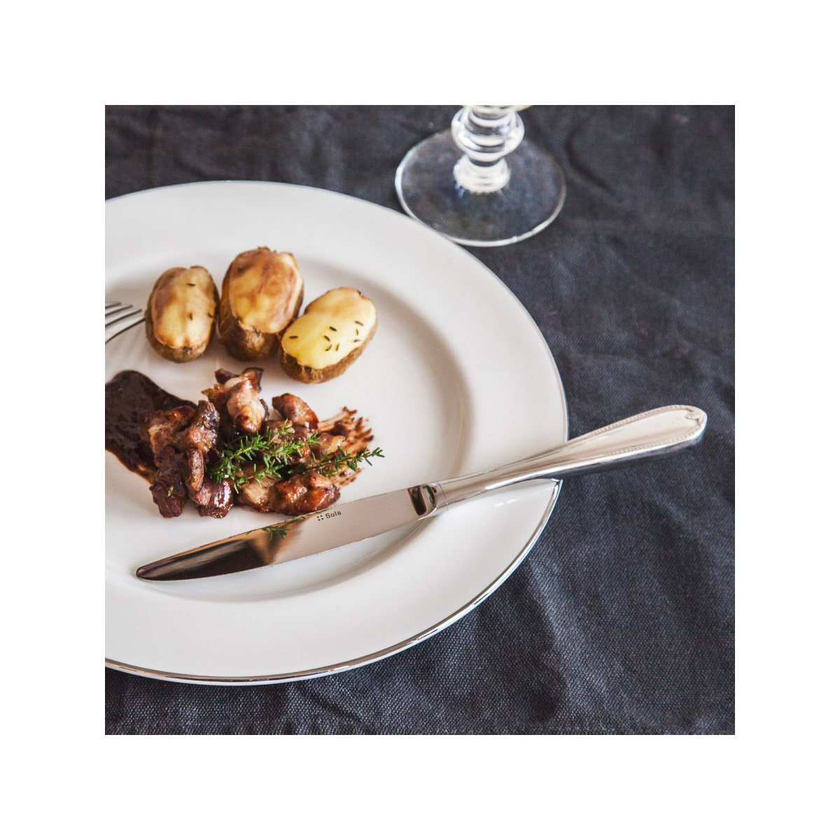 Eleganten plitev krožnik 28 cm - Premium Platinum Line