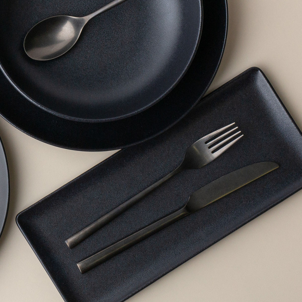 Postrežni krožnik 24 x 13 cm - Basic black mat
