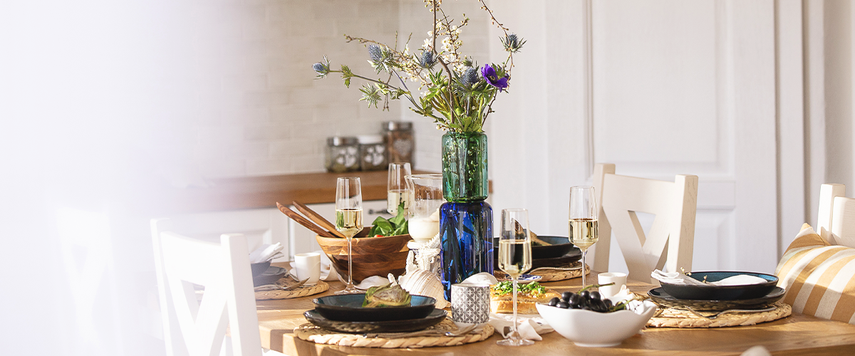Tri vrste za pomladni pogrinjek mize v morskem stilu „Hamptons“