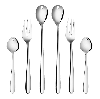 Jedilni pribor Love Cutlery v srebrni barvi na belem ozadju