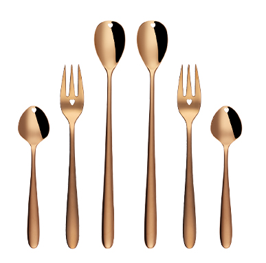 Jedilni pribor Love Cutlery v bronasti barvi na belem ozadju