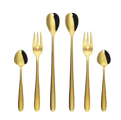 Jedilni pribor Love Cutlery v zlati barvi na belem ozadju 